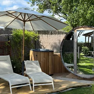 https://le-dourdou-la-cabane-insolite.midi-pyreneeshotels.com